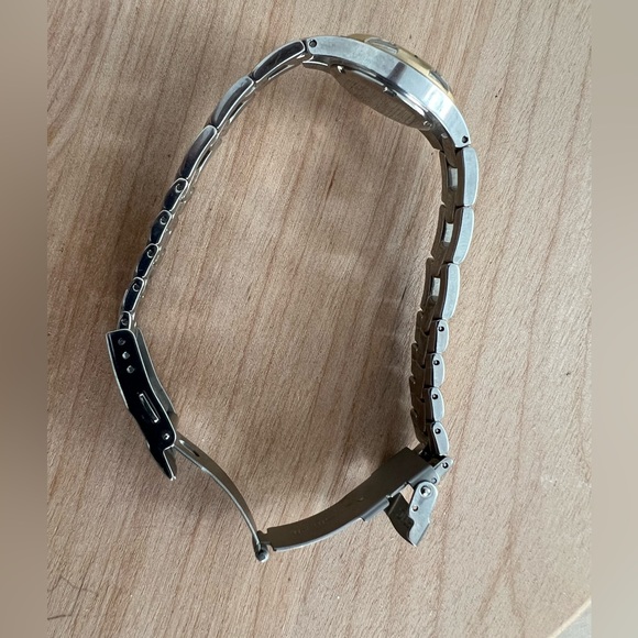 Relic Wet Two Tone Ladies Watch with Date Window - Picture 7 of 9